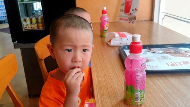 VLOG: Мы переезжаем! НАША КВАРТИРА В СЕУЛЕ. Новые ПРИЧЁСКИ близнецов. И ВЕЧЕРИНКА а-ля Италия. смотреть онлайн