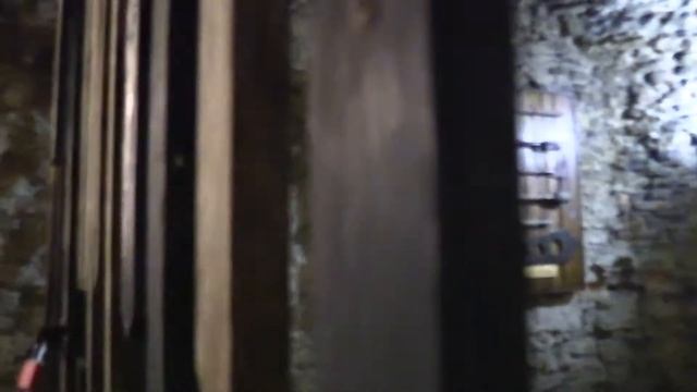 ДУБНО. ДУБЕНСКИЙ ЗАМОК. В ОДНОМ ИЗ ПОДВАЛОВ (Dubno Castle. Rivne Region of Ukraine) смотреть онлайн