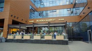 Видеосъемка обзор весенней и летней веранды террасы кафе Black Market в 4к