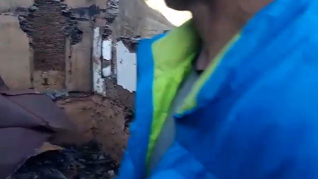 Все надо начинать с чистого листа. Абас возле своего дома. Мокок после пожара. смотреть онлайн