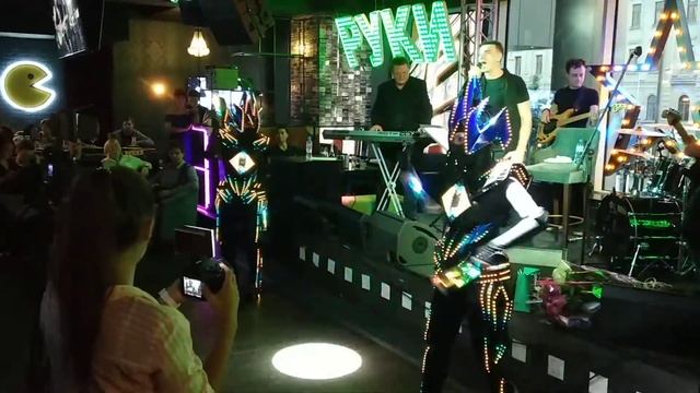 День рождения Максима Бурматова в клубе "руки вверх" смотреть онлайн