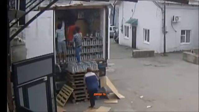 15 случаев с камер видеонаблюдений смотреть онлайн