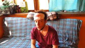 ПРИКЛЕИЛА КРОВАВУЮ ПРОКЛАДКУ НА ЛОБ ПАРНЯ / ХОДИТ С НЕЙ 24 ЧАСА ЧЕЛЛЕНДЖ / ВЕСЕЛЫЙ ПРАНК НАД ПАРНЕМ