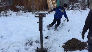 Делаем пробное закручивание сваи + песчаную подушку