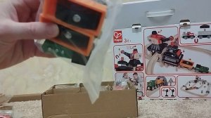 Распаковка — Железная дорога игрушечная Hape Горный погрузчик