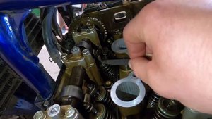 Регулировка зазора клапанов Suzuki GSF 600 Bandit