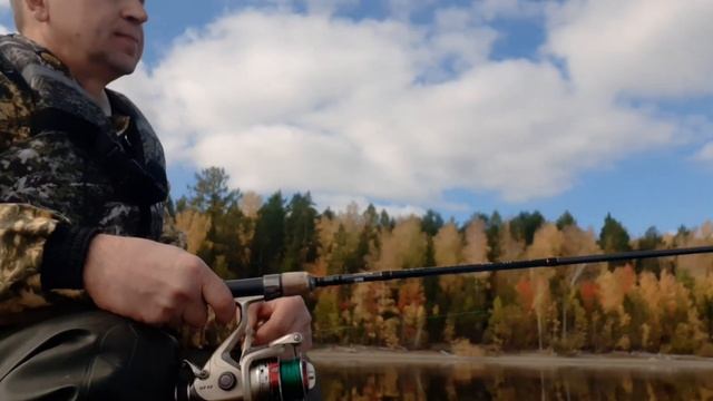 Прогулка на лодке по Ленёвскому водохранилищу. Осенняя капризная рыбалка смотреть онлайн