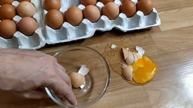 СКОЛЬКО НУЖНО ЯИЦ, ЧТОБЫ ВЫДЕРЖАТЬ ВЕС ЧЕЛОВЕКА? ЭКСПЕРИМЕНТ!