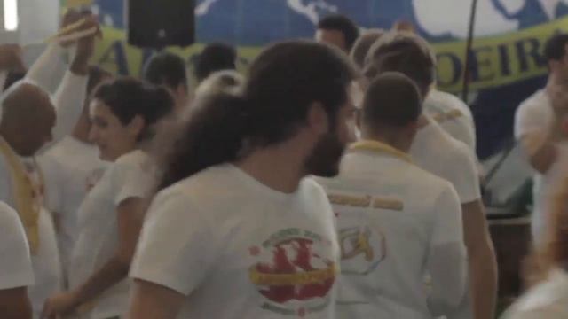 Abada Capoeira Paris Jogaki - Clip video avec musique du Brésil смотреть онлайн