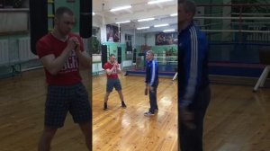 Советская школа бокса. Отработка. Уклон, удар, уклон, удар, шаг назад, двойка.