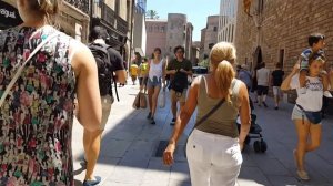 Walking to the Catedral de Barcelona July 2018