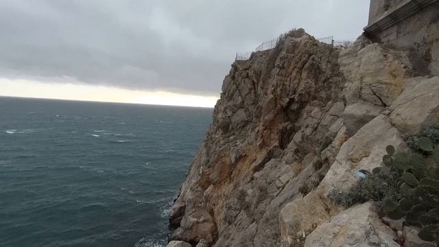 Что там внутри Ласточкиного гнезда? И сколько стоит на это посмотреть?