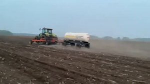 Внесение безводного аммиака в почву в качестве азотного удобрения под кукурузу в Тюменской области.