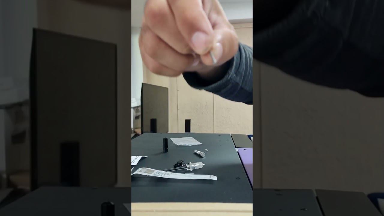Режущий плоттер Mimaki CG-130AR. Установка ножа #mimaki #плоттер #shortsvideo #shortsyoutube