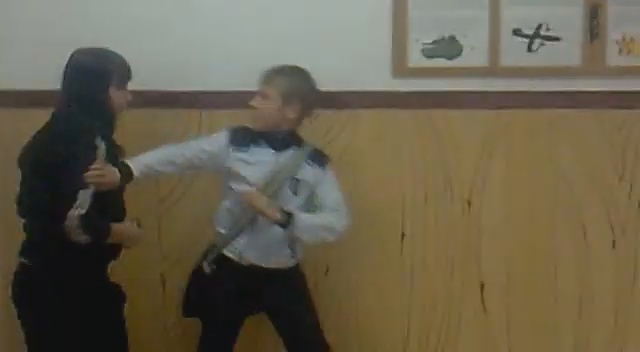 Девушка дала леща пацану смотреть онлайн