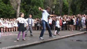 танец первоклашек