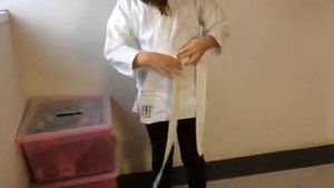 Видео урок.  Как завязывать пояс на кимоно.