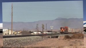 Очень мощные американские тепловозы тянут за собой тяжелые грузовые поезда в США Америка