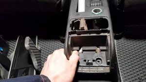 Трос ручника видеоинструкция как его заменить от #Андрейкосов канал #Автобудни