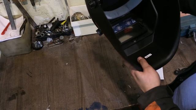 Сварочная маска Сварог AS-2-F. Как проверить маску хамелеон. смотреть онлайн