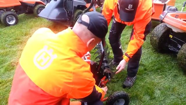 Прицепная многофункциональная платформа Husqvarna  замена граблей на аэратор