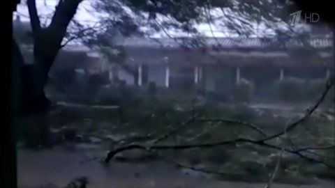 Ураган "Иэн", оставив большую часть Кубы без электричества, теперь обрушился на Флориду