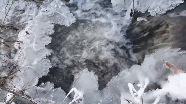 Ростов-на-Дону. Наледь речки Темерник в Щепкинском лесу, морозным вечером. смотреть онлайн