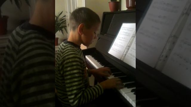 Гра на фортепіано - МЕНУЕТ КОРОЛЕВИ (В.Гіллок) у виконанні Полюховича Миколи смотреть онлайн