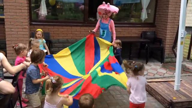 Игры с парашютом в кафе Джем. 18.06 смотреть онлайн