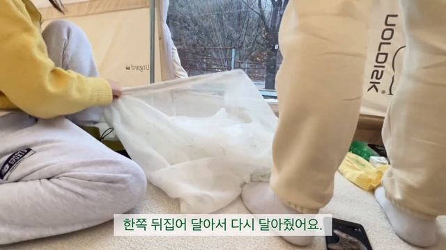 신혼부부 캠핑브이로그|우중 피칭은 힘들어요?️.우트가르드 우레탄창 .다이소표 커튼설치하기.김치수제비.모듬전.눈속 맥주.우중캠핑하기.집순이 부부의 열번째 캠핑 1부.