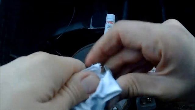 Замена смазки в направляющих тормозного суппорта смотреть онлайн