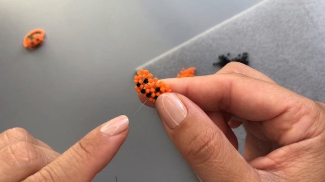 DIY How to make Halloween beaded pumpkin ring/Beading Tutorial смотреть онлайн