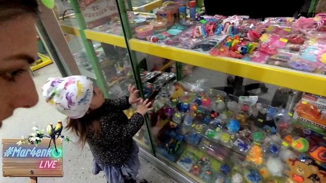 РЕМОНТ | клеим обои | ГУЛЯЕМ по магазинам | семейный канал смотреть онлайн