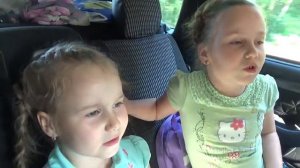 Песни поют дети.