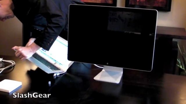 Apple 24-inch LED Cinema Display Unboxing and hands-on смотреть онлайн