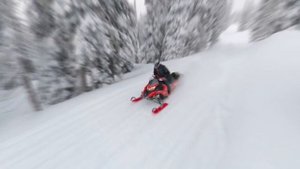 Les motoneiges hybrides Lynx 2023 | Xterrain RE & Brutal