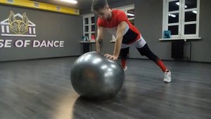УПРАЖНЕНИЯ С ФИТБОЛОМ. ПРОКАЧКА МЫШЦ-СТАБИЛИЗАТОРОВ