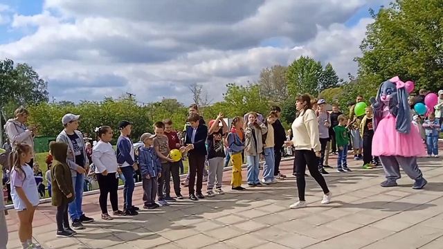 Детский праздник День знаний. Весёлый розыгрыш призов смотреть онлайн