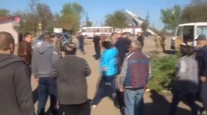 23 апреля,2014.пгт.Лиманское.Одесская обл.Одесситы подрались с «Азовом» из за Ленина