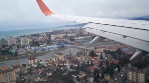 Посадка боинг 737-800 в Адлере. Сильный ветер