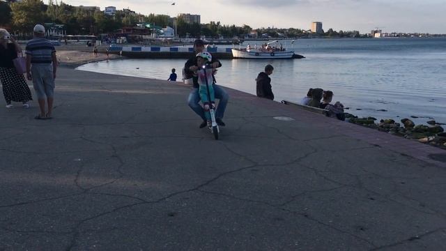 Катаемся вдвоем на самокате Xiaomi Mijia M365