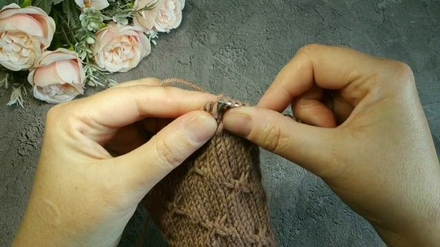 Эффектный узор спицами. Имитация ромбов..