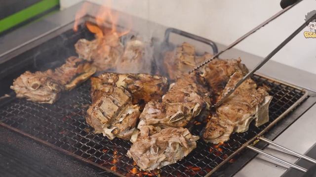 Корейская уличная еда. Острое рагу из поросенка.