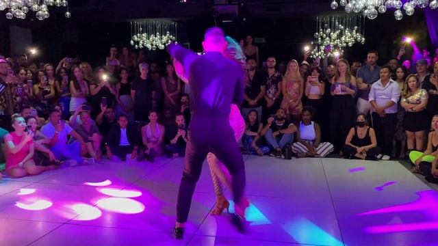 Daniel y Desiree - NYC Sensual Bachata Weekender 2022 - Mickey Then - Antojito смотреть онлайн