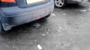 машина газует