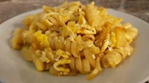 Как приготовить вкусные макароны без мяса. Макароны с луком и яйцом.