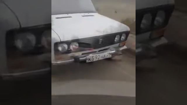 Реверс видео ВАЗ 2106 едет задом наперед в Ставрополе смотреть онлайн
