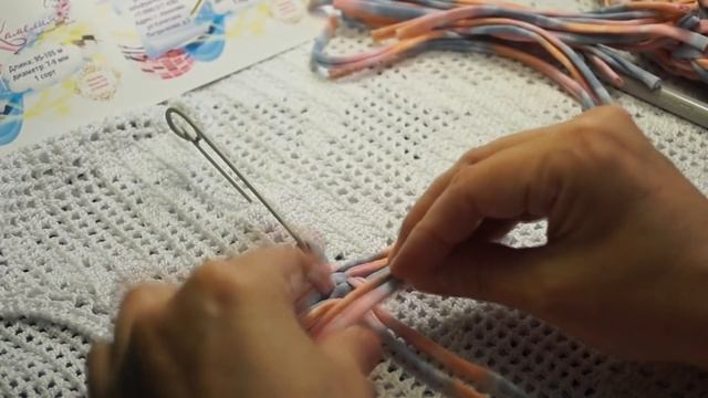 Красивая ручка и кисточка из трикотажной пряжи(С № 15)