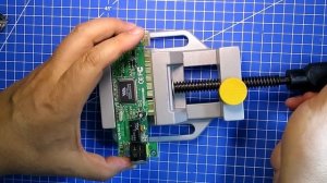 Мини тиски для станины и зажима печатных плат