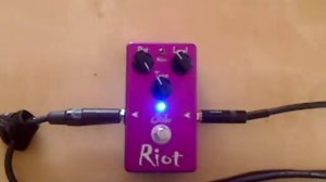 Suhr Riot Distortion - Fender American Standard Stratocaster